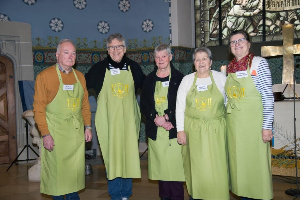 Michael Burzinski, Volkmar Schmitt-Förster, Doris Berni, Angelika Haberstroh und Gabriele Greiner-Perth bei Ihrer Teilnahme an der Vesperkirche am 22. Januar 2023. Auf dem Bild fehlt Norbert Schaible.